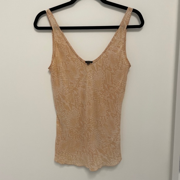✨LIKE NEW✨ BABATON Silk Tank - Picture 1 of 2